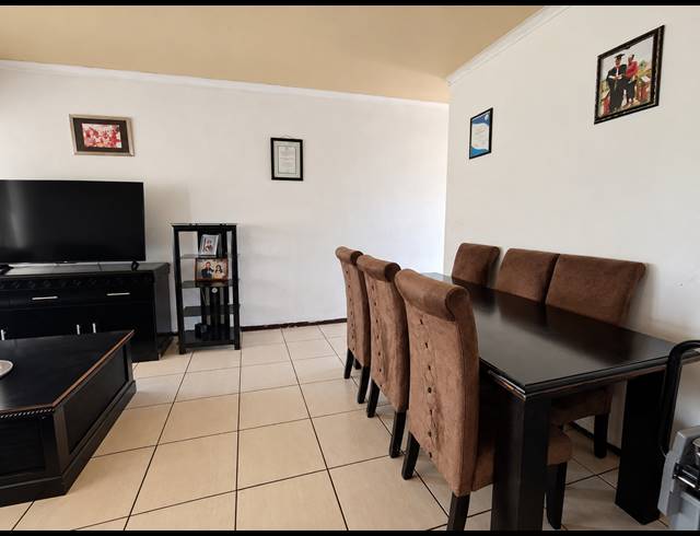 2 BEDROOM FLAT FOR SALE IN THREE RIVERS